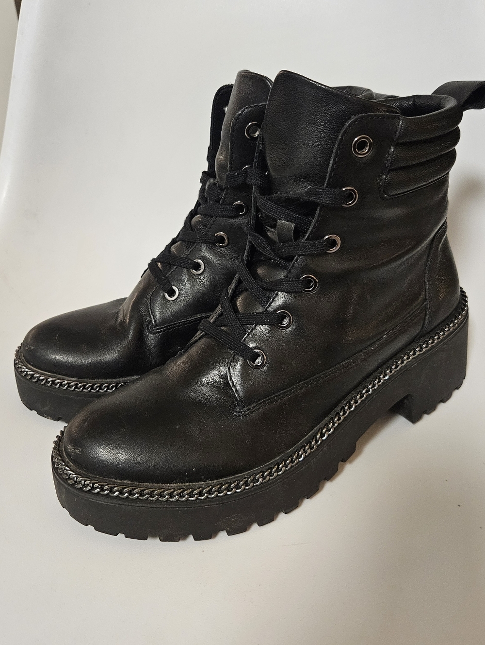 Black Wisbone Leather Boots With Chain Size 7.5us